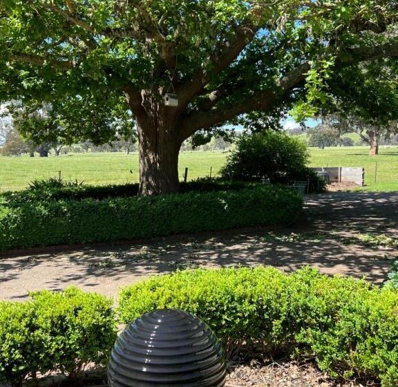 בית מלון כפרי Birchwood Cottage