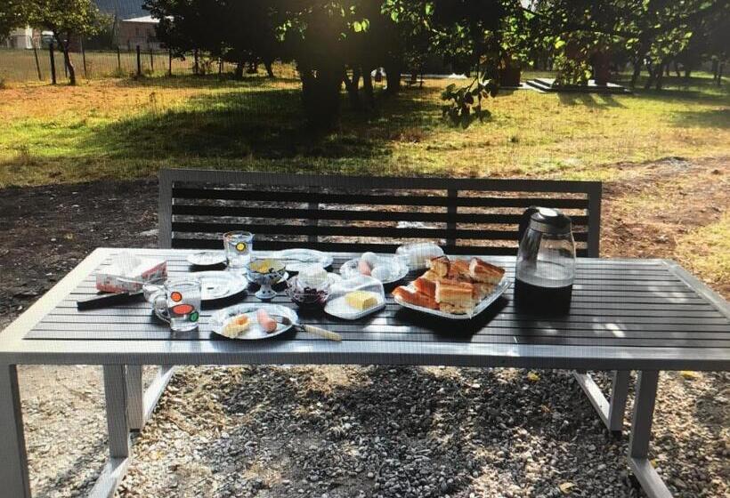 Hotel Guesthouse Chambarak