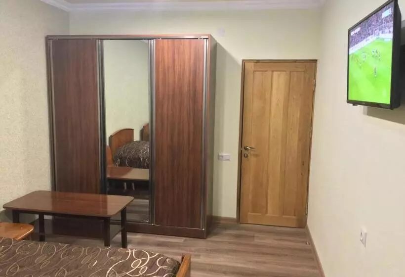 Hotelli Guesthouse Chambarak