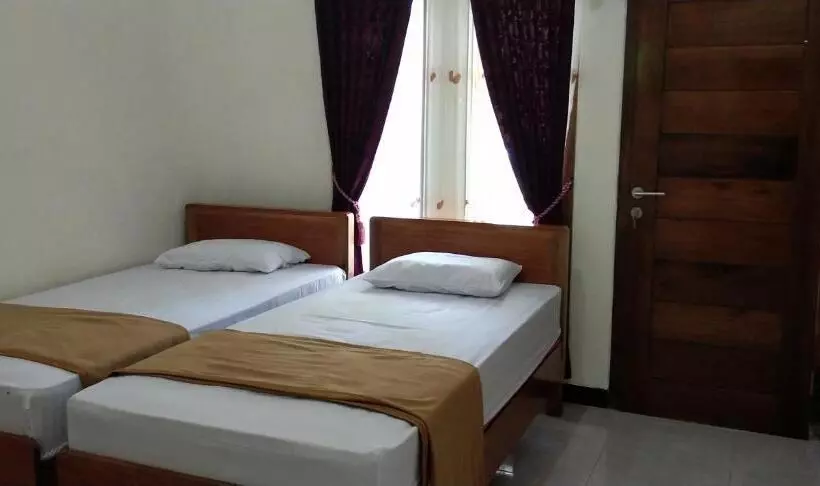 Majatalo Arrys Watukarung Surfcamp