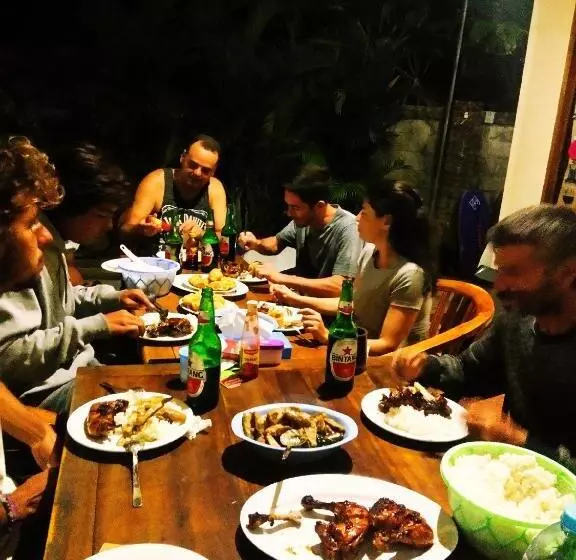 Majatalo Arrys Watukarung Surfcamp