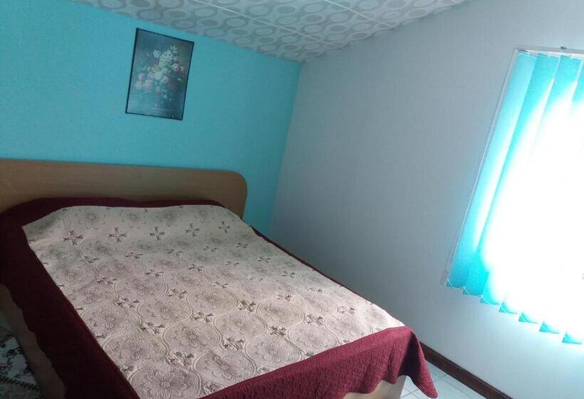 פנסיון Casa Laricris