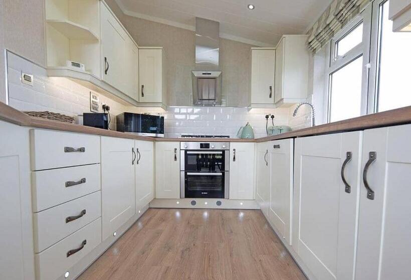 리조트 Athelington Hall Farm Lodges