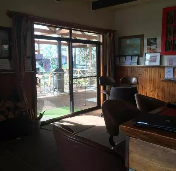 Royal Hotel Snake Valley