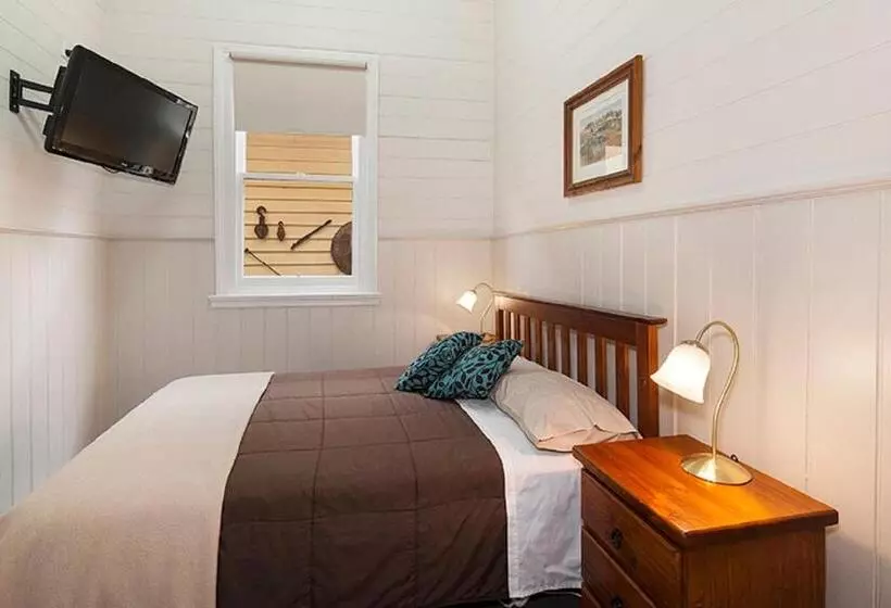 Royal Hotel Snake Valley