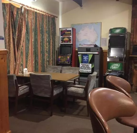 Royal Hotel Snake Valley