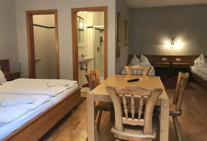 Hotelli Gasthof Polly