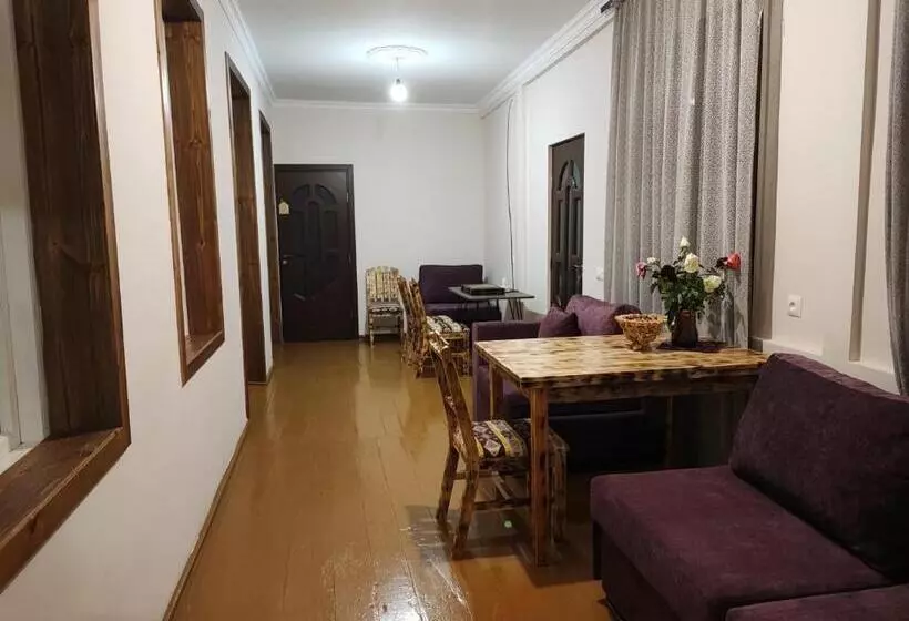 ペンション Berdavan Guesthouse