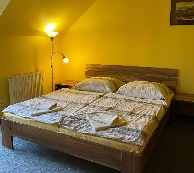 Majatalo Penzion Pri Kastieli Betliar