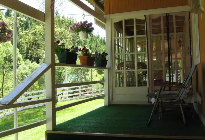 پانسیون Podina Guest House