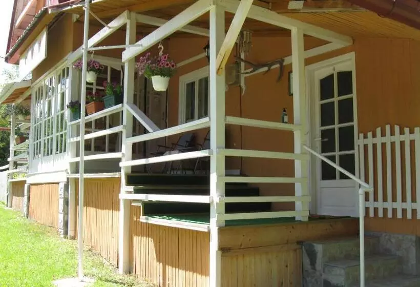 پانسیون Podina Guest House