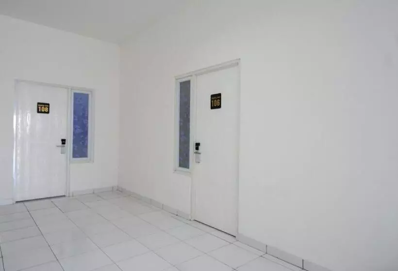 ペンション Reddoorz Near Alun Alun Kaliwungu Kendal