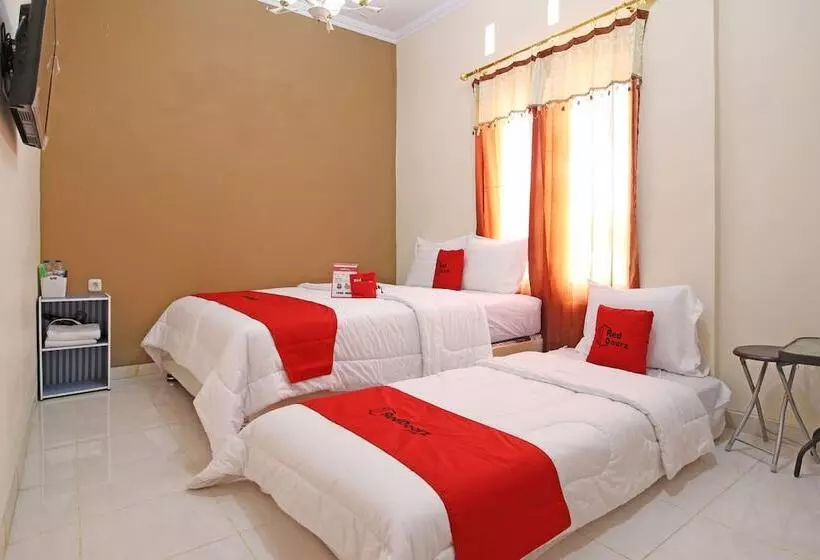 پانسیون Reddoorz @ Palagan 3