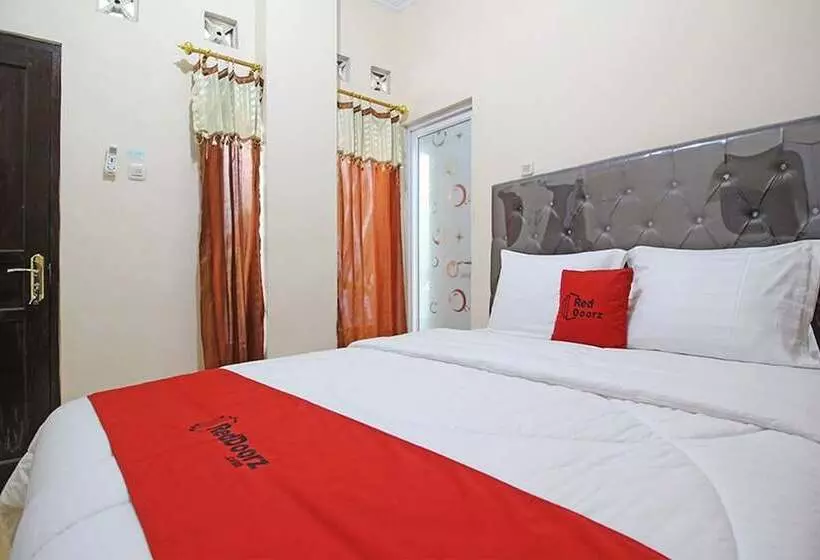 پانسیون Reddoorz @ Palagan 3