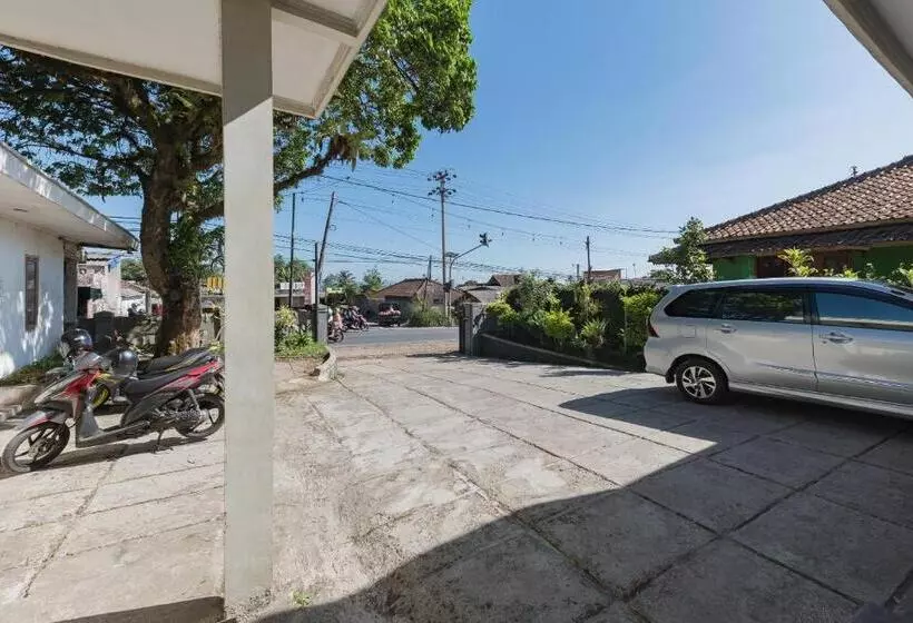 Hotelli Reddoorz Syariah @ Jl Raya Sukabumi