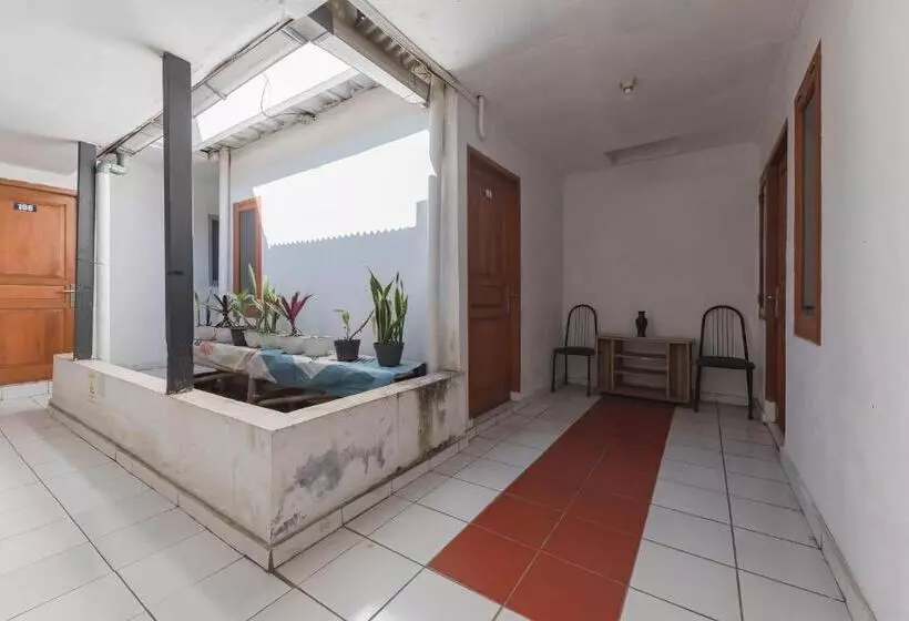 Hotelli Reddoorz Syariah @ Jl Raya Sukabumi