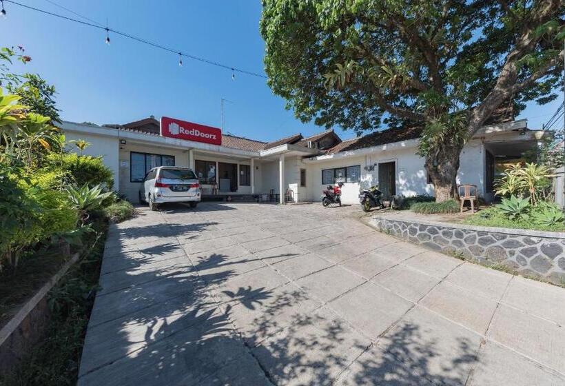 בית מלון כפרי Reddoorz Syariah @ Jl Raya Sukabumi