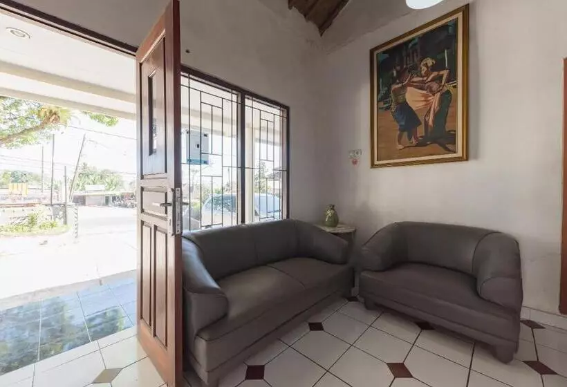 Hotelli Reddoorz Syariah @ Jl Raya Sukabumi