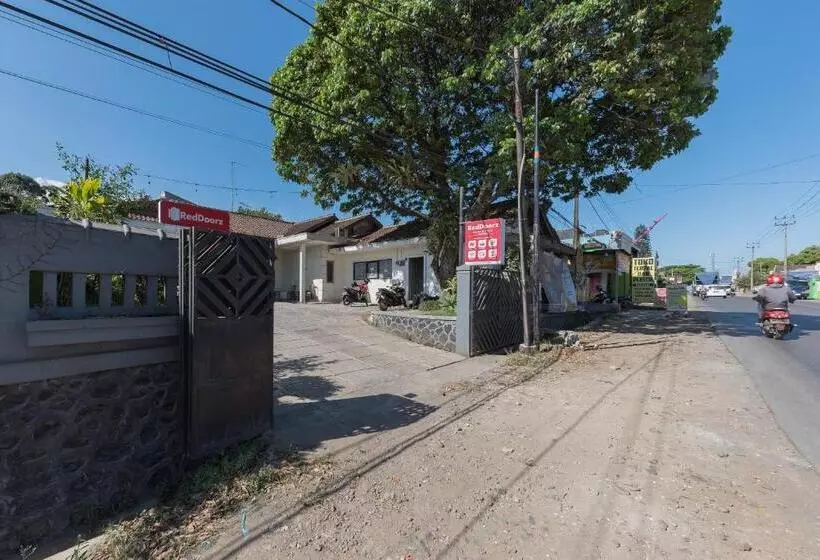 Hotelli Reddoorz Syariah @ Jl Raya Sukabumi