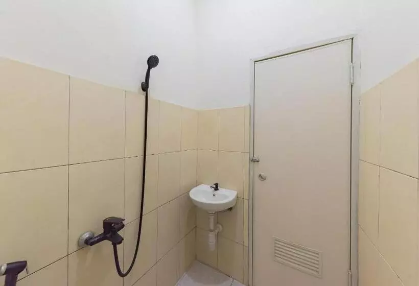 Hotelli Reddoorz Syariah @ Jl Raya Sukabumi