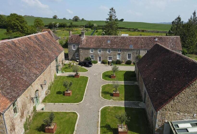 Bed and Breakfast Domaine Des Tours Vauquelin