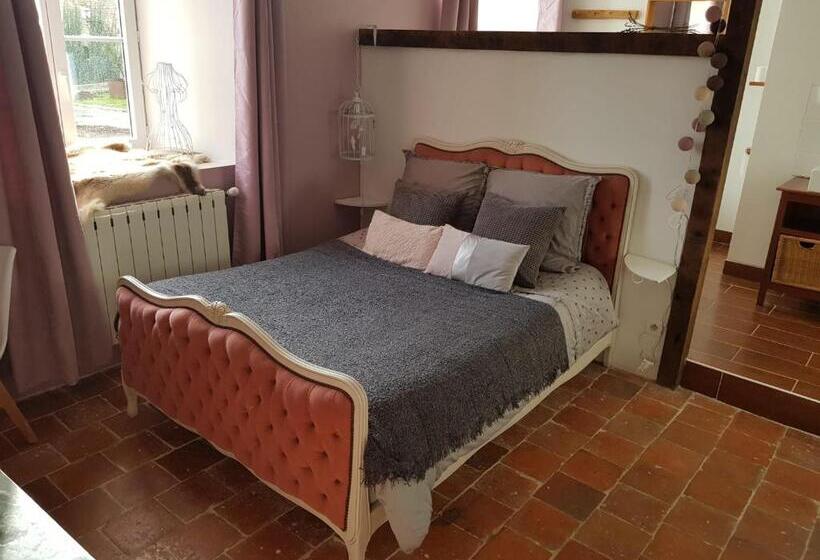 Bed and Breakfast Domaine Des Tours Vauquelin