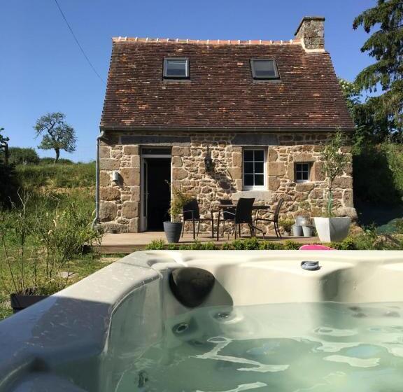 Bed and Breakfast Domaine Des Tours Vauquelin