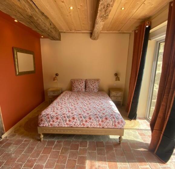 Bed and Breakfast Domaine Des Tours Vauquelin