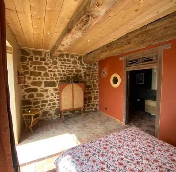 Bed and Breakfast Domaine Des Tours Vauquelin