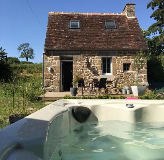 Bed and Breakfast Domaine Des Tours Vauquelin