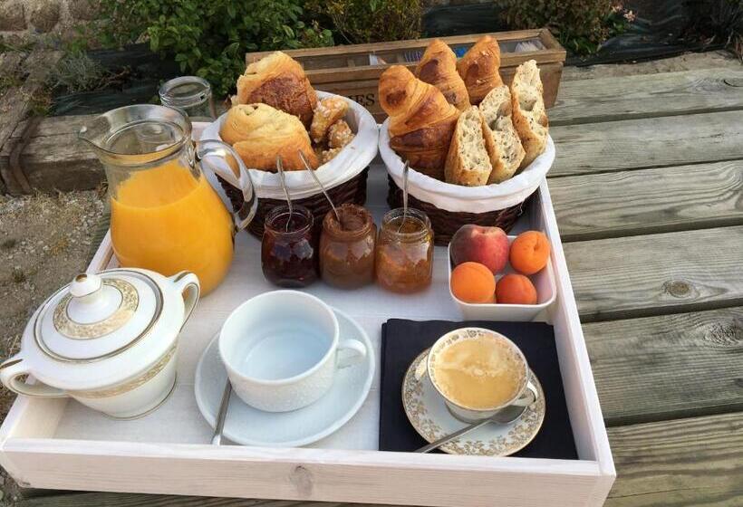 Bed and Breakfast Domaine Des Tours Vauquelin