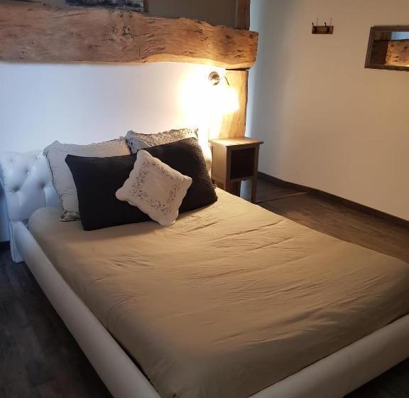 Bed and Breakfast Domaine Des Tours Vauquelin