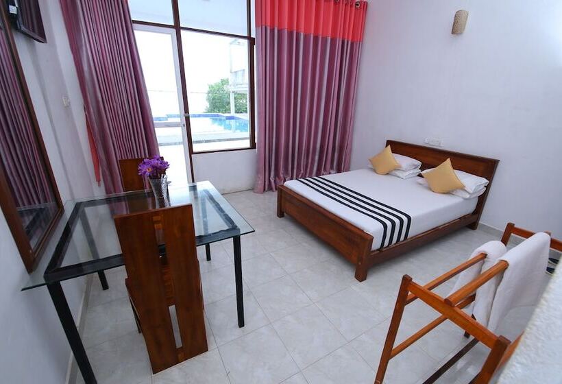 فندق Beach Villa Polhena