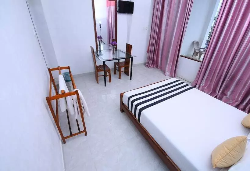 هتل Beach Villa Polhena