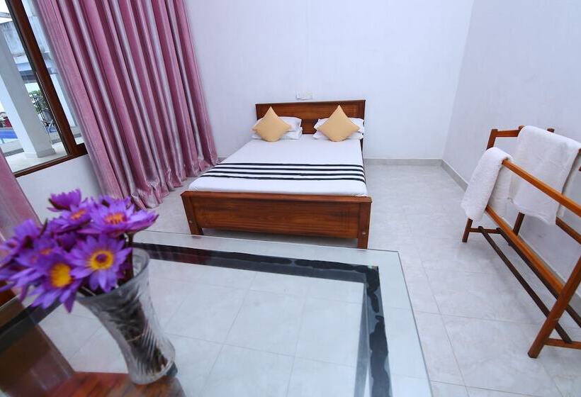 فندق Beach Villa Polhena