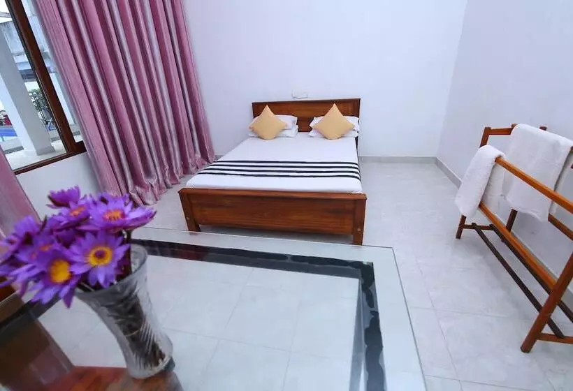 هتل Beach Villa Polhena