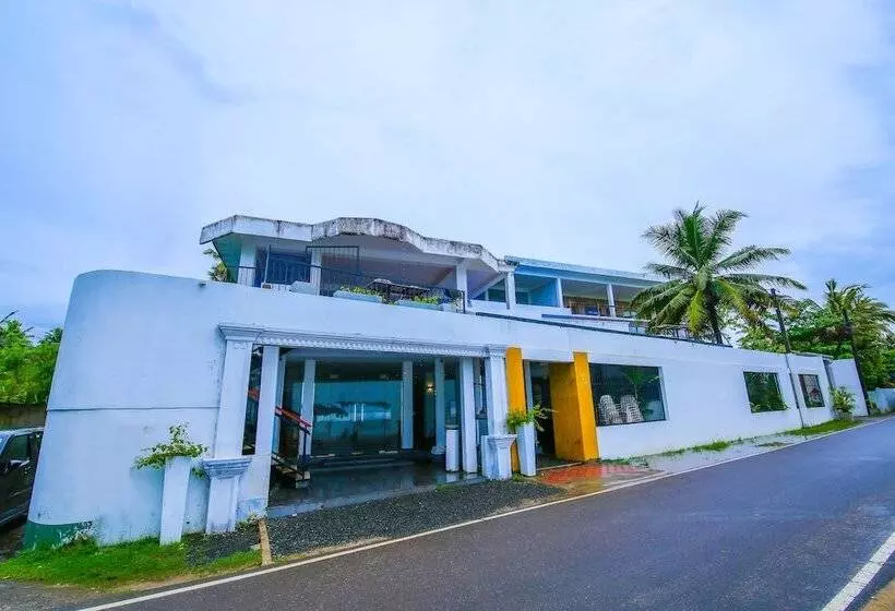 هتل Beach Villa Polhena
