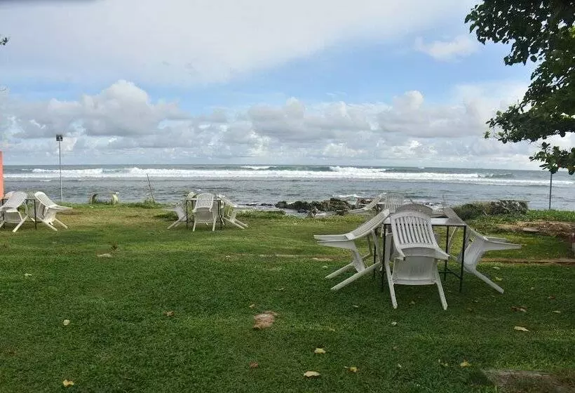 هتل Beach Villa Polhena