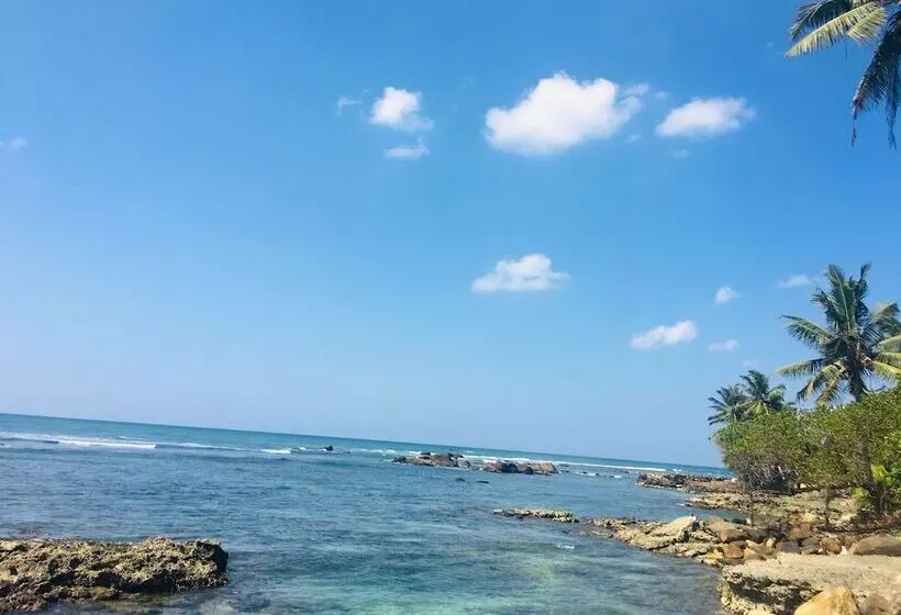 هتل Beach Villa Polhena