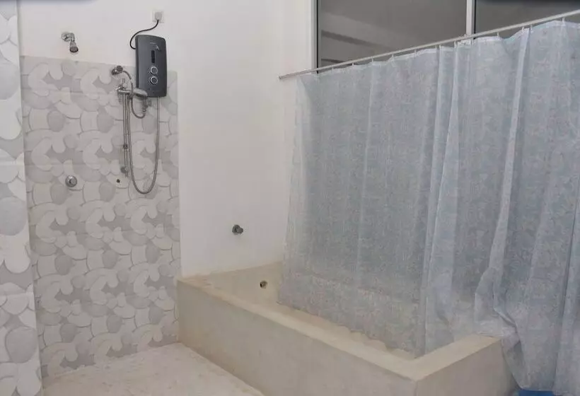 هتل Beach Villa Polhena