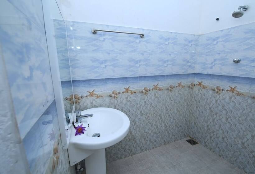 فندق Beach Villa Polhena