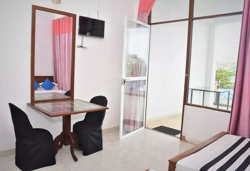 هتل Beach Villa Polhena