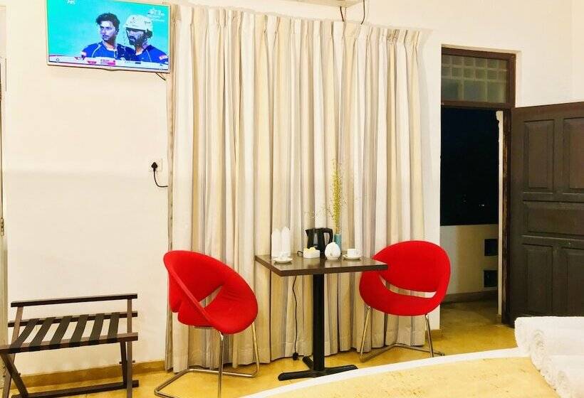 Отель The Forest