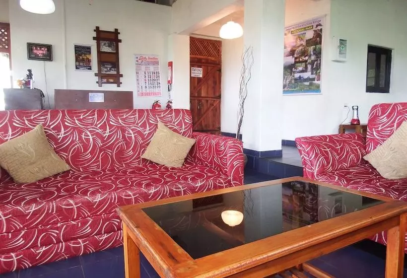 Welikande Hotel And Trekking Center