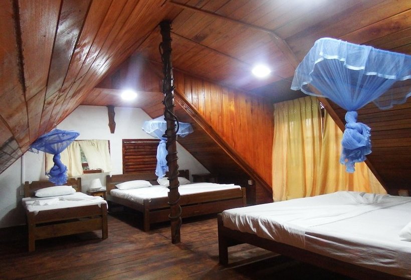 Welikande Hotel And Trekking Center