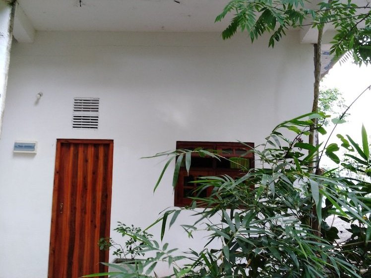 Welikande Hotel And Trekking Center