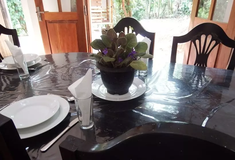 Welikande Hotel And Trekking Center