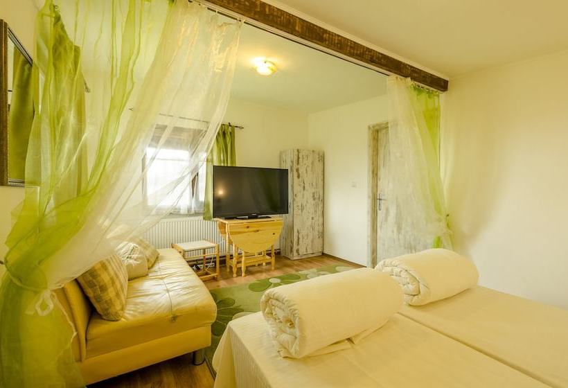 Pensão Kozareva Guest House