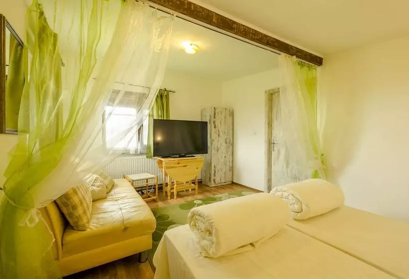 ペンション Kozareva Guest House