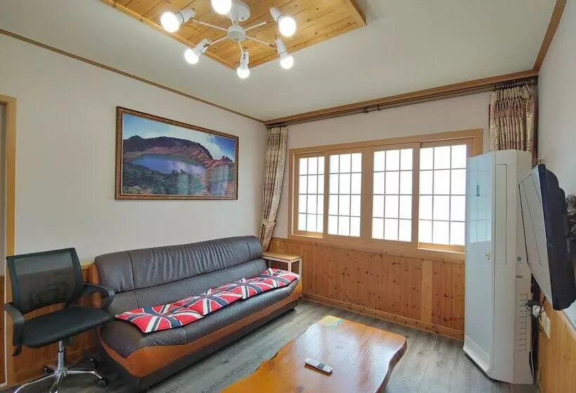 ホテル Gyulhouse Pension